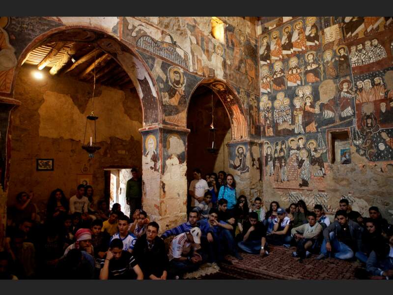 De jeunes chrétiens de la ville de Homs en visite au monastère de Deir Mar Musa al-Habashi, en Syrie.
