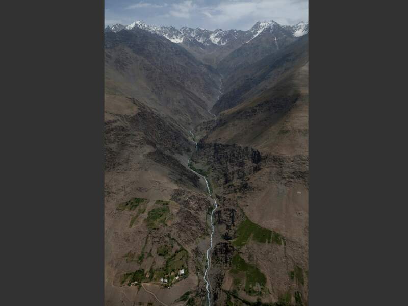 Au Tadjikistan, les sommets montagneux peuvent atteindre les 7 000 mètres d'altitude.