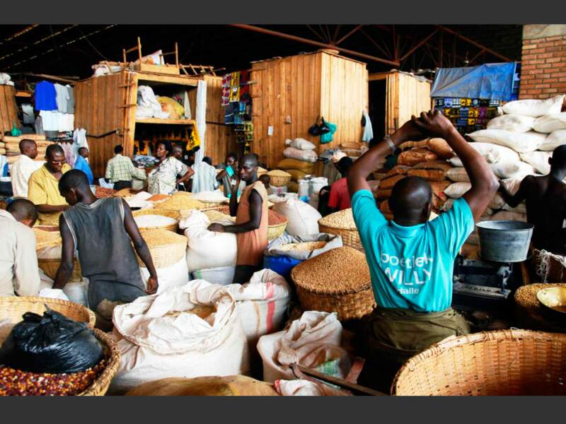 Sur le marché de Bujumbura, au Burundi, en Afrique.