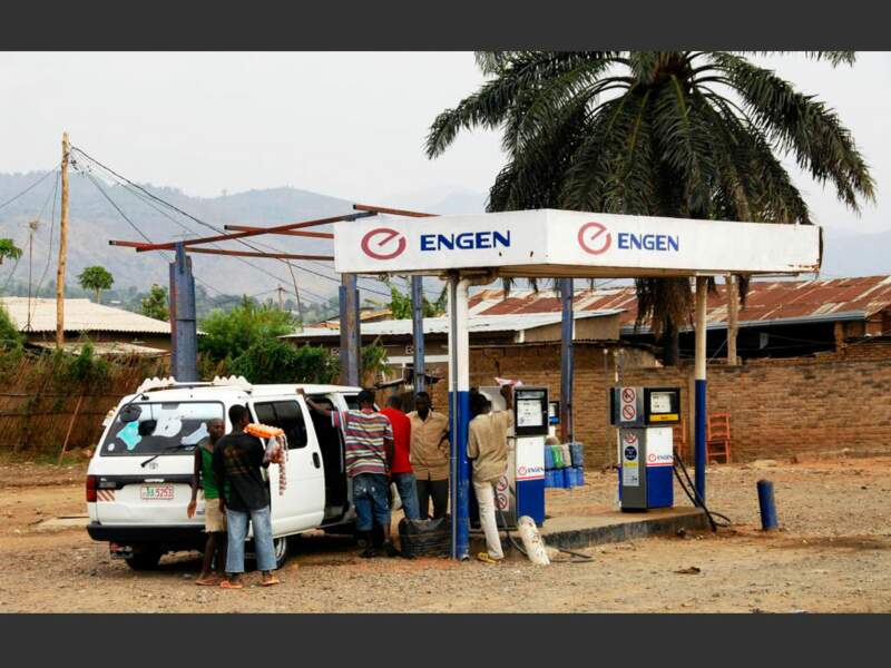 Une station essence à Kanyosha, au Burundi.