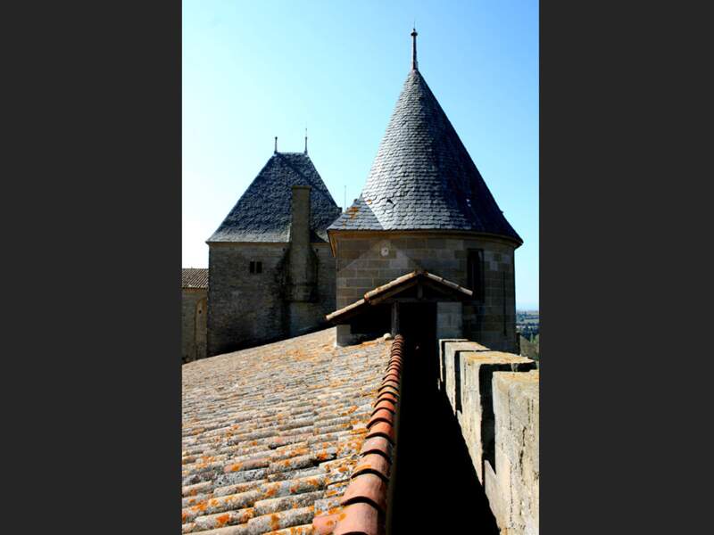 Le chemin de ronde, Carcassonne, Languedoc-Roussillon, France