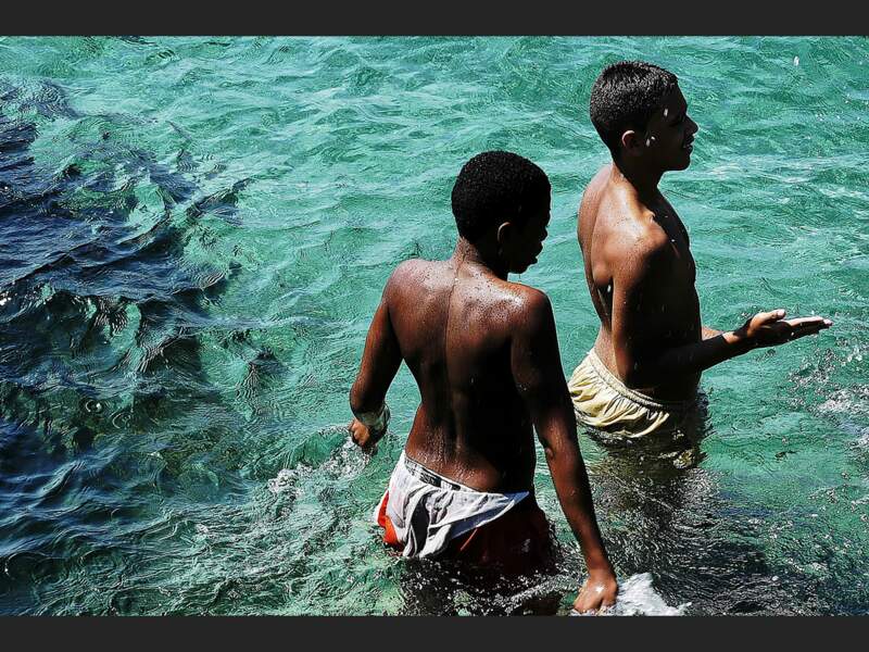 Des enfants sur le « Malecón », à La Havane, à Cuba. 