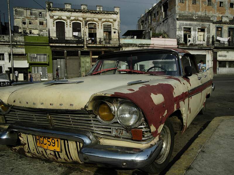 Une ancienne Plymouth à La Havane, à Cuba. 