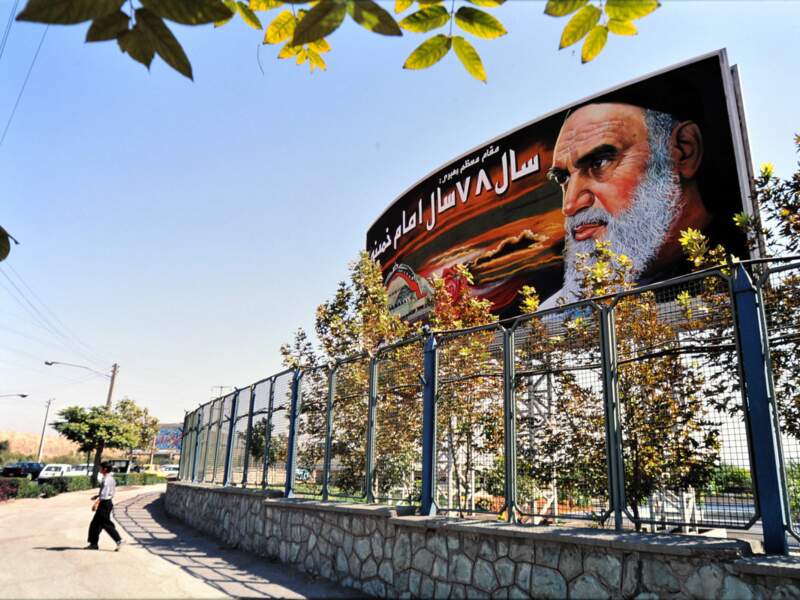 Un panneau en commémoration de l’ayatollah Khomeyni (Téhéran, Iran). 