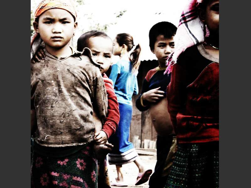 Enfants d'un village de l'ethnie Akhas, au Laos.