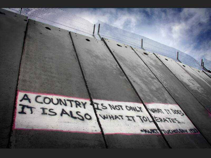 Une citation de Kurt Tucholsky sur le mur de séparation entre Israël et la Palestine, à Bethléem, en Cisjordanie.