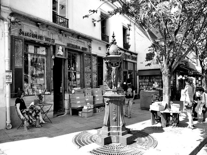 Une librairie rue de la Bûcherie, à Paris