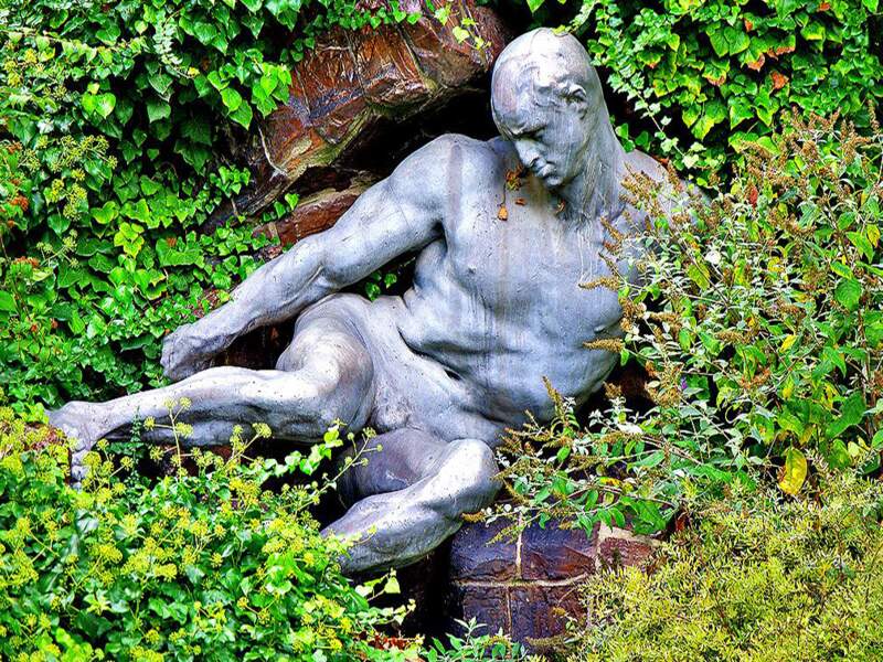 Statue de l’effort au Jardin du Luxembourg, à Paris
