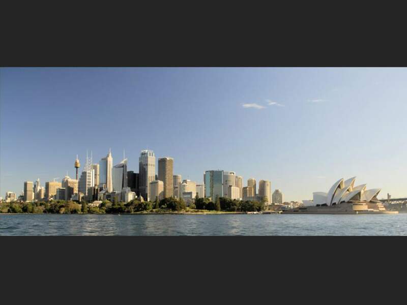 Vue sur la baie de Sydney, la tour de télévision, la City et l'Opéra, en Nouvelle-Galles du Sud, en Australie