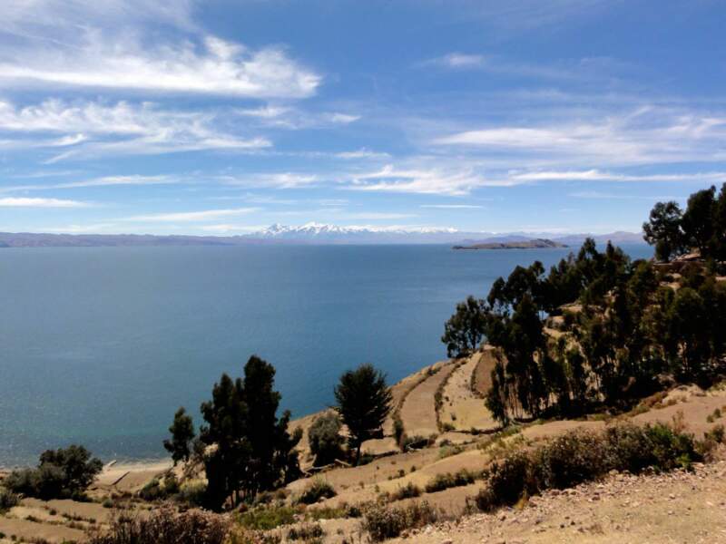 Les splendides paysages azuréens de l'Isla del Sol, dans la province d'Ingavi, en Bolivie