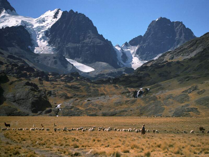 Les sommets de la cordillère royale, en Bolivie. 