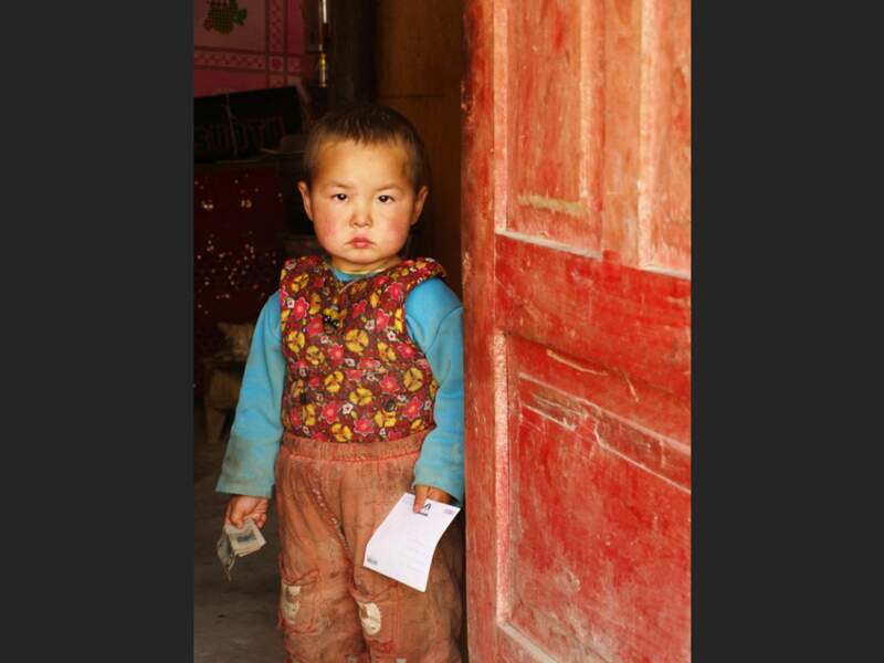 Jeune Kirghize au sud de Kashar, en Chine