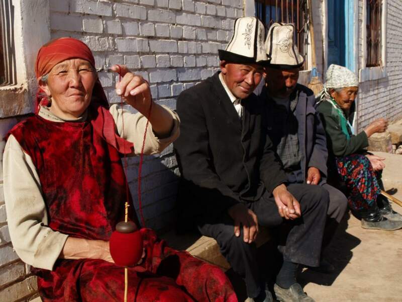 Membres de la communauté kirghize au sud de Kashar, en Chine
