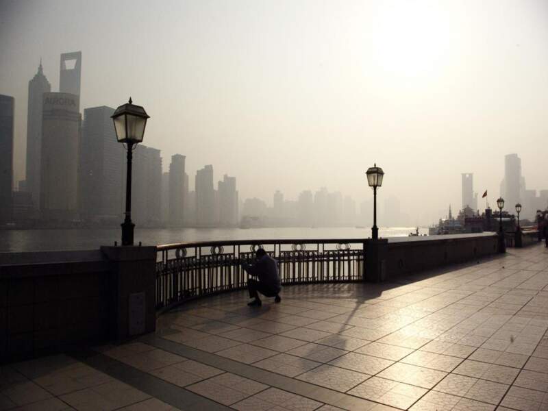 Séance matinale de tai-chi sur le Bund, à Shanghai, en Chine