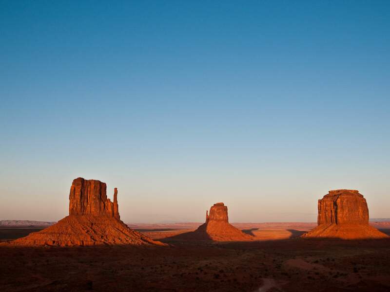 Les inselbergs, symboles de Monument Valley, réserve indienne Navajo, Arizona, Etats-Unis