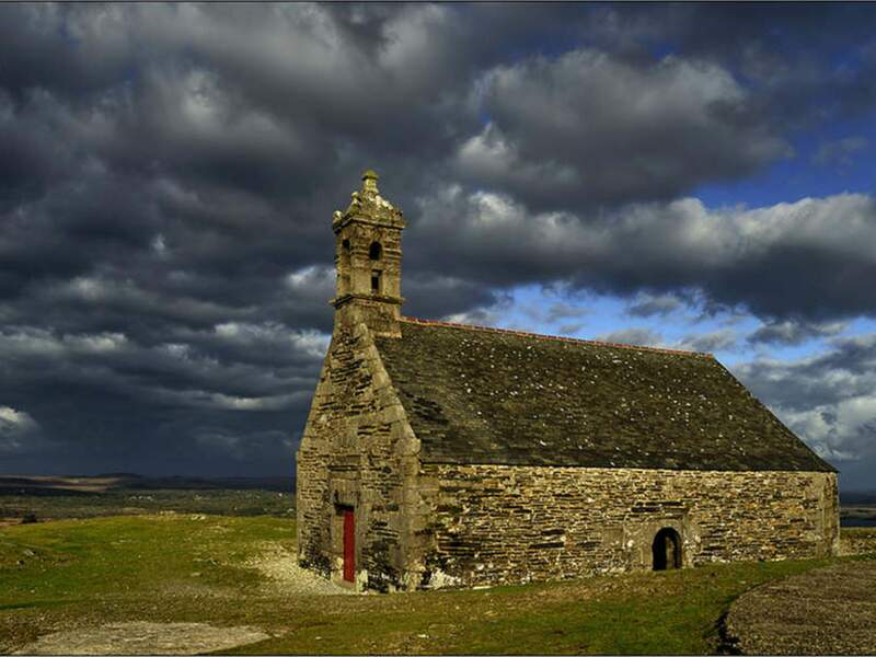 Le mont Saint-Michel-de-Brasparts et sa chapelle, dans le Finistère (Bretagne, Finistère).