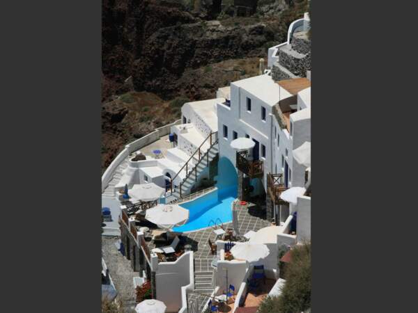 Un hôtel sur l'île de Santorin, dans les Cyclades, en Grèce.