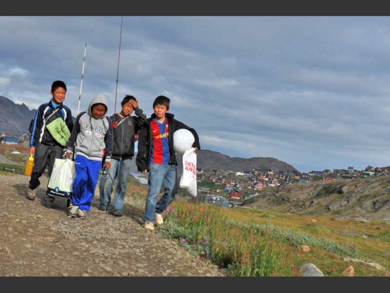 Jeunes à la pêche au Groenland