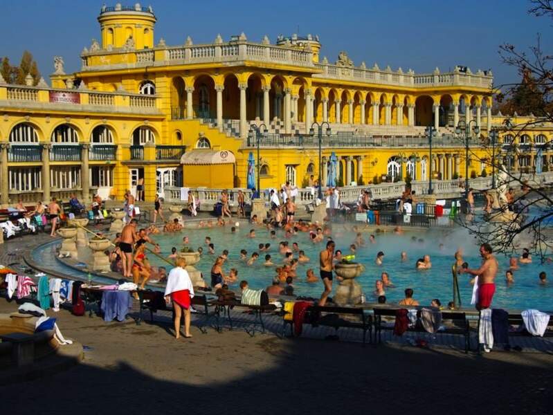 Les bains Széchenyi à Budapest, en Hongrie