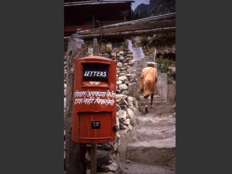 Une boîte aux lettres à Gangotri, en Inde du Nord.