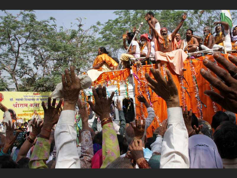 Défilé d'hommes saints, le 14 avril 2010, lors de la fête de la Kumbh Mela, à Haridwar, dans l’Uttaranchal Pradesh (Inde). 