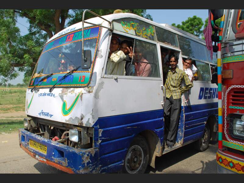 Bus (très) collectif sur la route de Bundi, au Rajasthan (Inde).