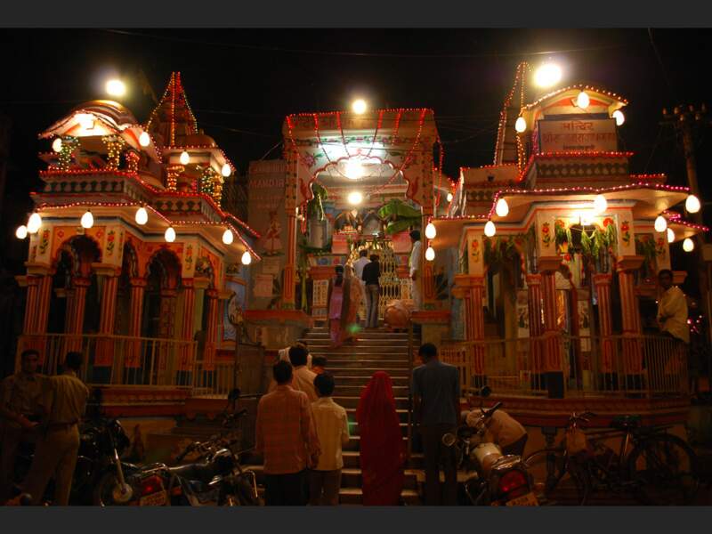 Dès la nuit tombée, les réjouissances de la fête de Krishna commencent dans les temples de Bundi, au Rajasthan (Inde).