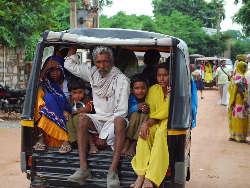 Un véhicule collectif à Chittaurgarh, en Inde.