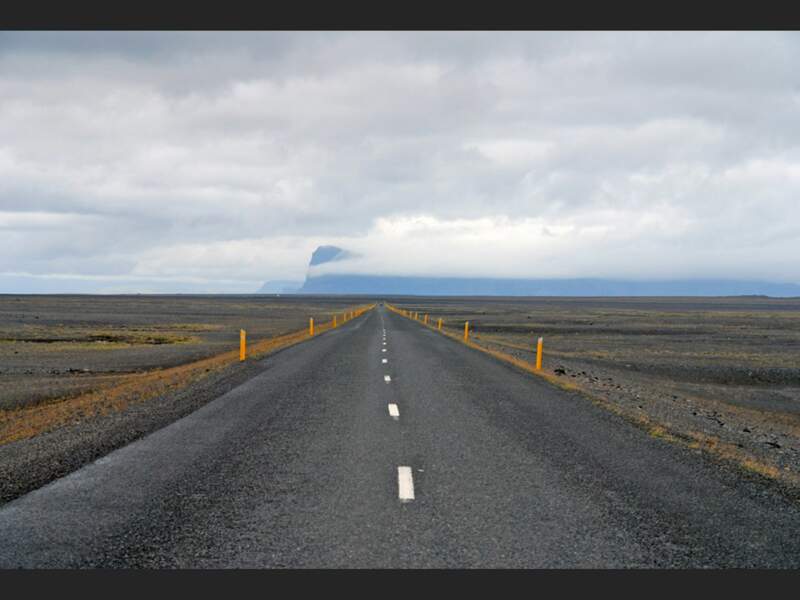 La route 1 fait le tour de l'Islande.