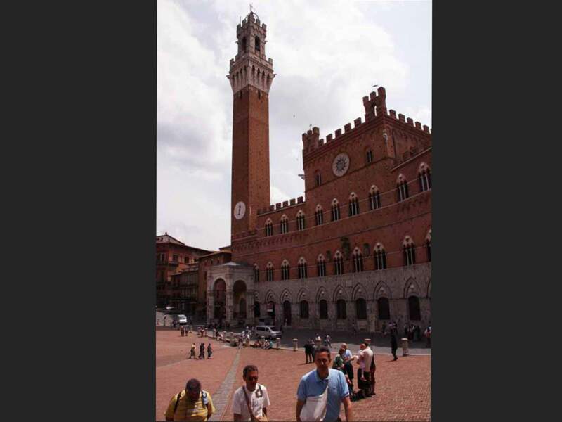 Le Palazzo Pubblico, sur la Piazza del Campo, à Sienne, en Toscane (Italie).
