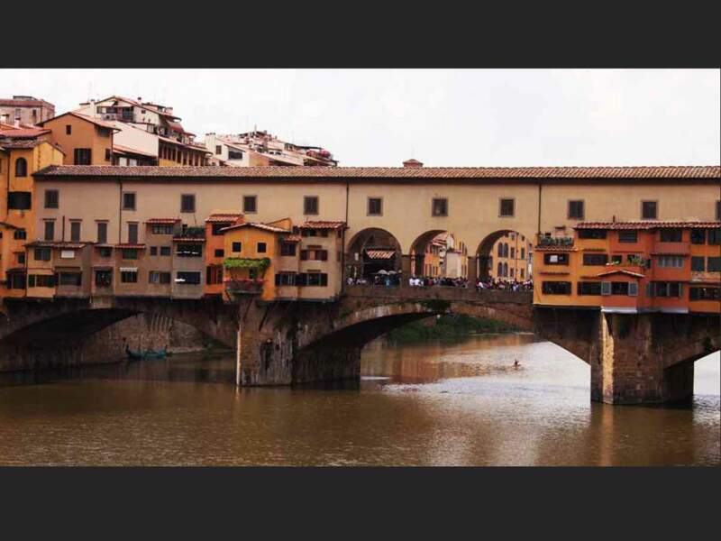 Le Ponte Vecchio, à Florence, en Toscane (Italie).