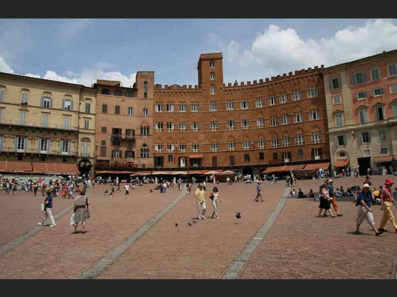 La Piazza Del Campo, à Sienne (Toscane, Italie).