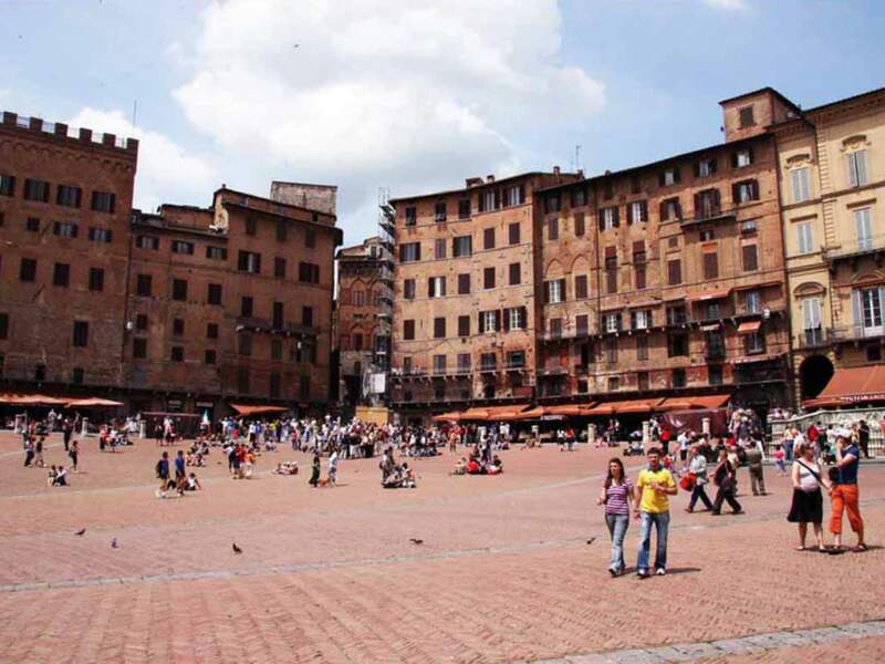 La Piazza del Campo, à Sienne, en Toscane (Italie).