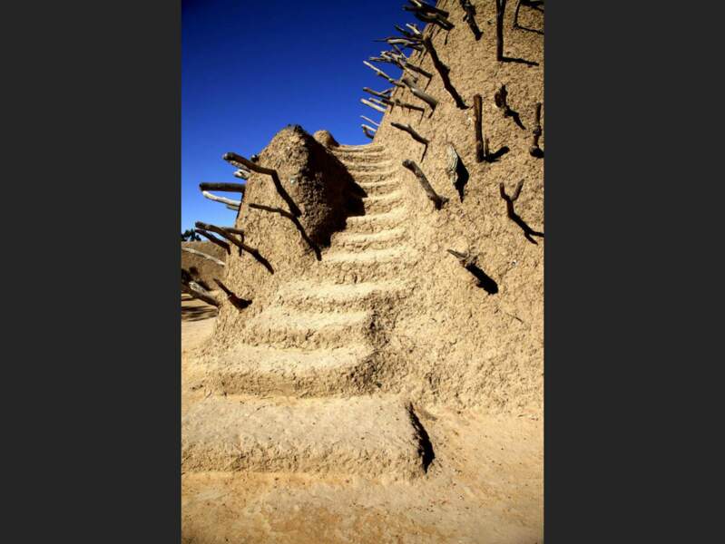 Cet escalier mène au sommet du tombeau de la dynastie des Askia, à Gao (Mali).