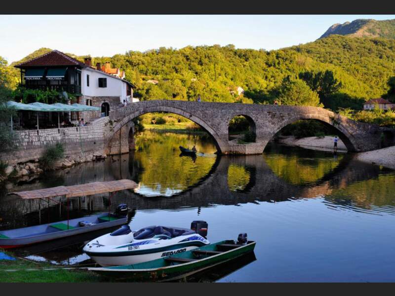 Ce pont de Rijeka Crnojevica, au Monténégro, fut construit par le prince Danilo Ier.