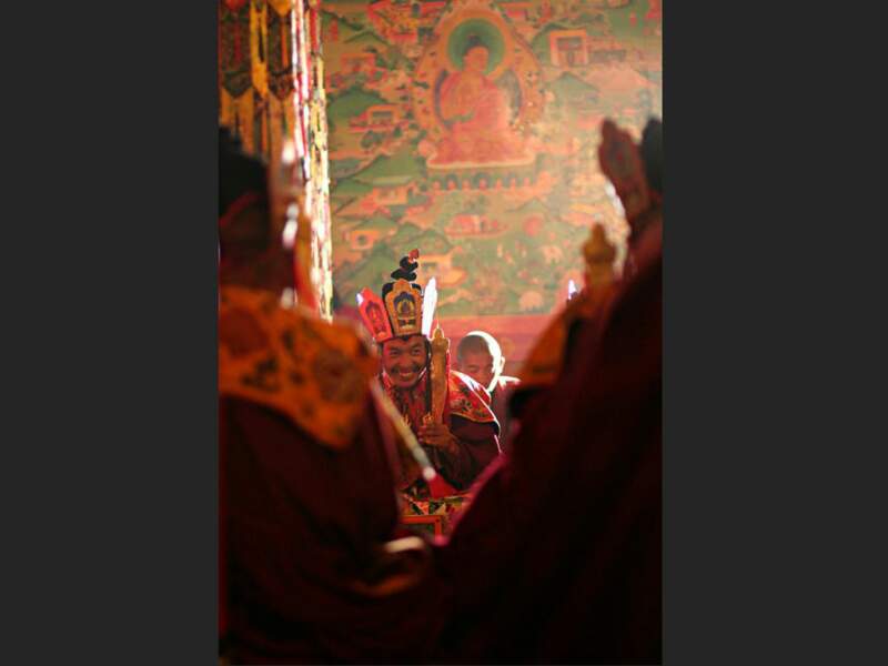 Un moine jovial pendant une cérémonie au monastère de Tengboche, au Népal.