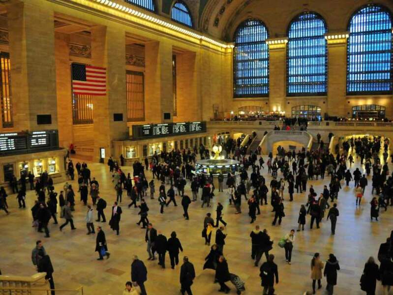 Les voyageurs se pressent à la gare Grand Central de New York, aux Etats-Unis.