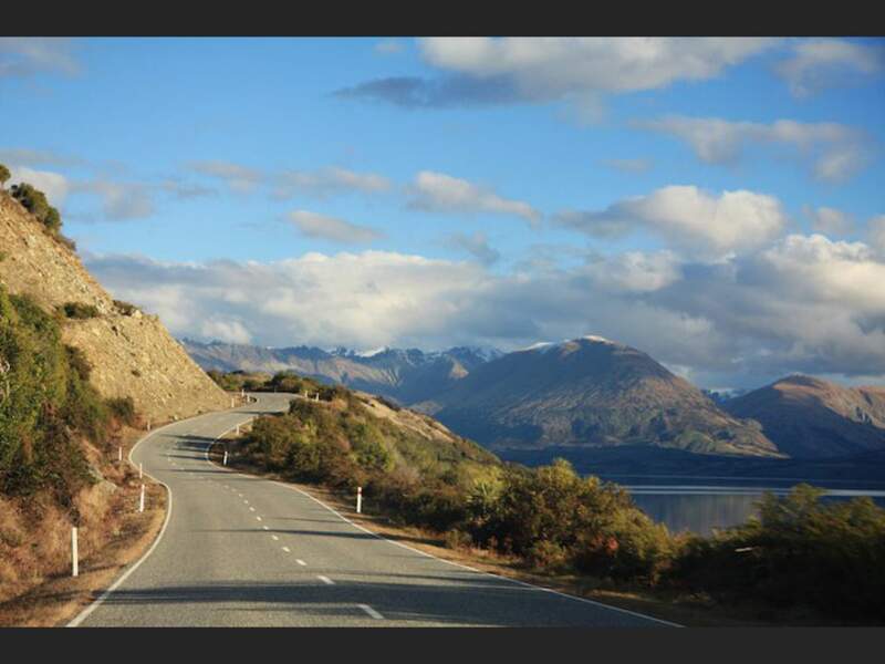 Cette route entre Queenstown et Glenorchy est appelée « Paradise road » pour ses paysages sublimes (Nouvelle-Zélande).