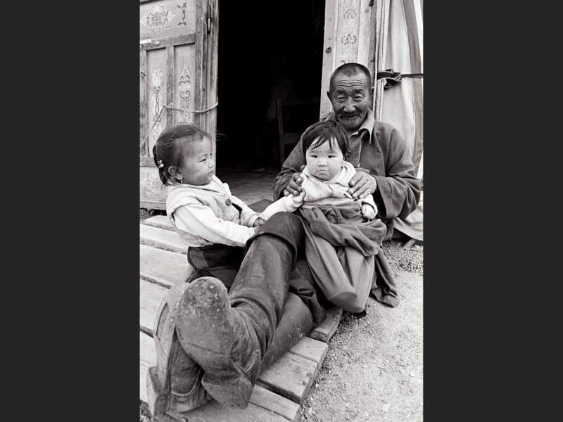 Une famille à Bogd : Lxamiendjing, heureux grand-père