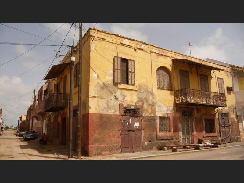 L’architecture coloniale de Saint-Louis, au Sénégal. 