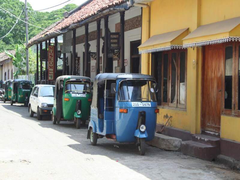 Rickshaws dans les rues de Galle, au Sri Lanka