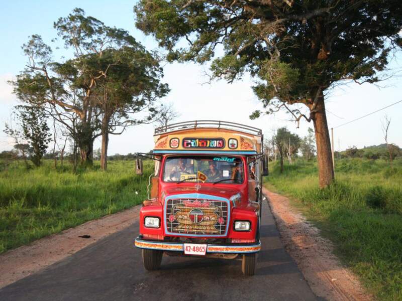 Camion militaire aux environs du Parc Hurulu, au Sri Lanka