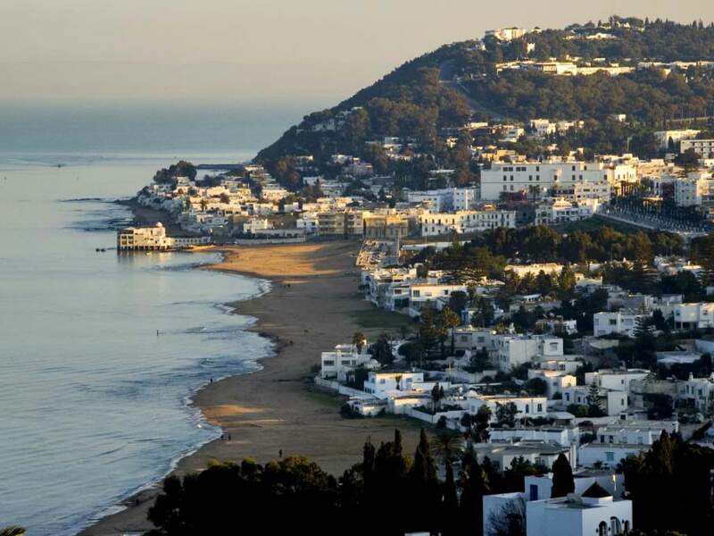 La plage de La Marsa, gouvernorat de Tunis, en Tunisie