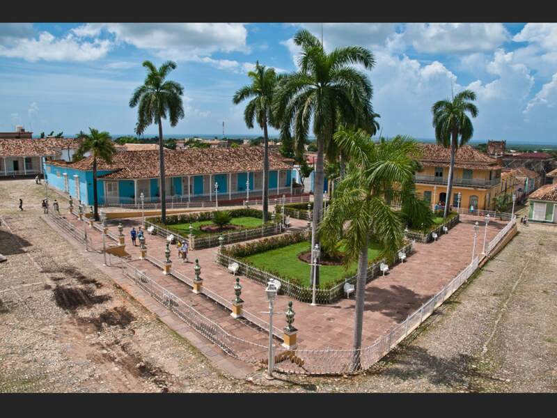 La Plaza Mayor vue depuis les balcons du Museo Romantico, à Trinidad (Cuba).