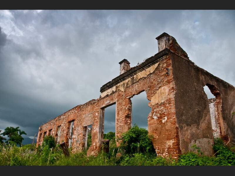 Le centre-ville de Trinidad a été rénové, mais les hauteurs de la cité comportent encore des bâtiments en ruine (Cuba).
