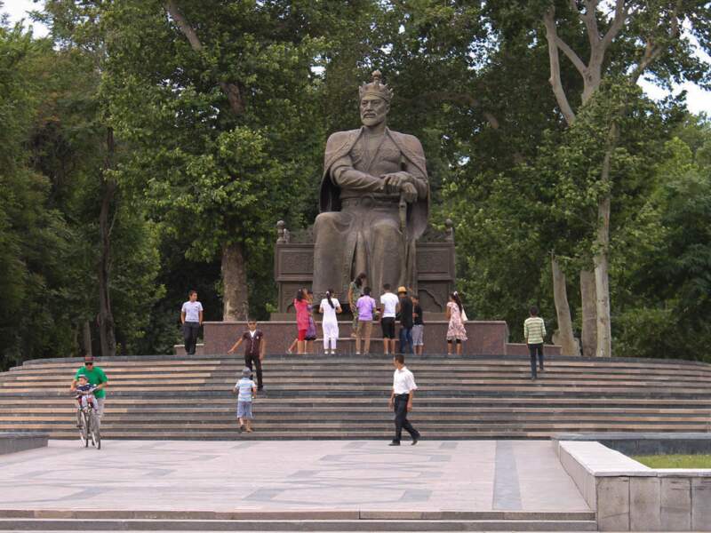 La statue de Tamerlan, empereur qui a fortement contribué au rayonnement de Samarcande, en Ouzbékistan