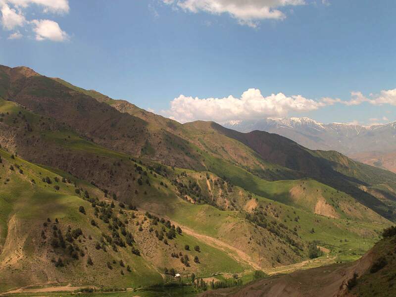 Les paysages montagneux de la région de Ferghana, en Ouzbékistan