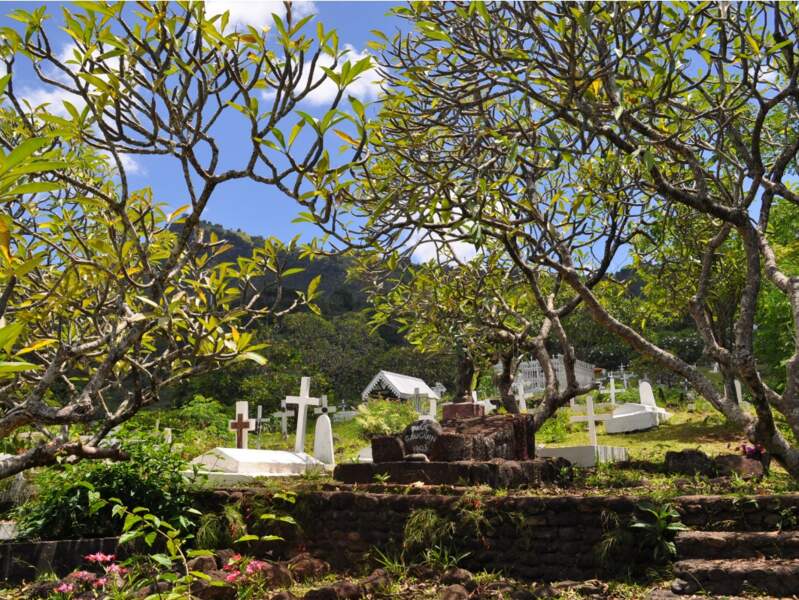 La tombe supposée de Paul Gauguin dans le cimetière d’Atuona à Hiva Oa, dans les îles Marquises (Polynésie française). 