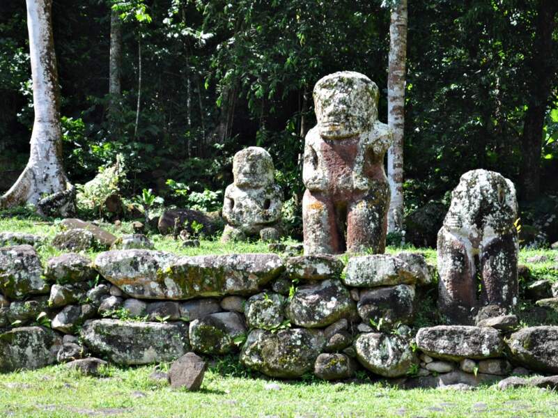 Le site sacré de Te I’Ipona, près du village de Puamau, sur l’île de Hiva Oa (Marquises, Polynésie française). 