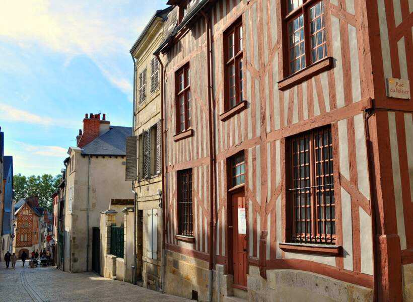 Réaménagée depuis quelques années, la ville d'Orléans a su conserver ses pittoresques maisons à colombages. 